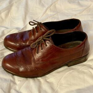 Naot 8.5/39 Brown Wingtip Soft Leather